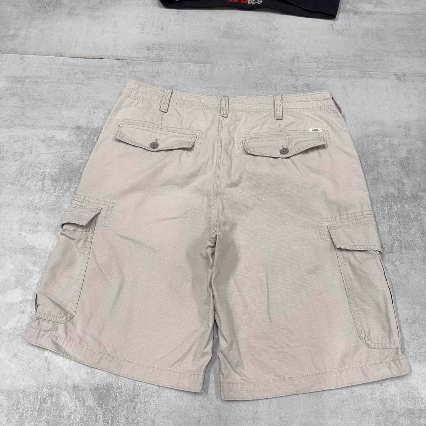 Beige IZOD cargo shorts W34