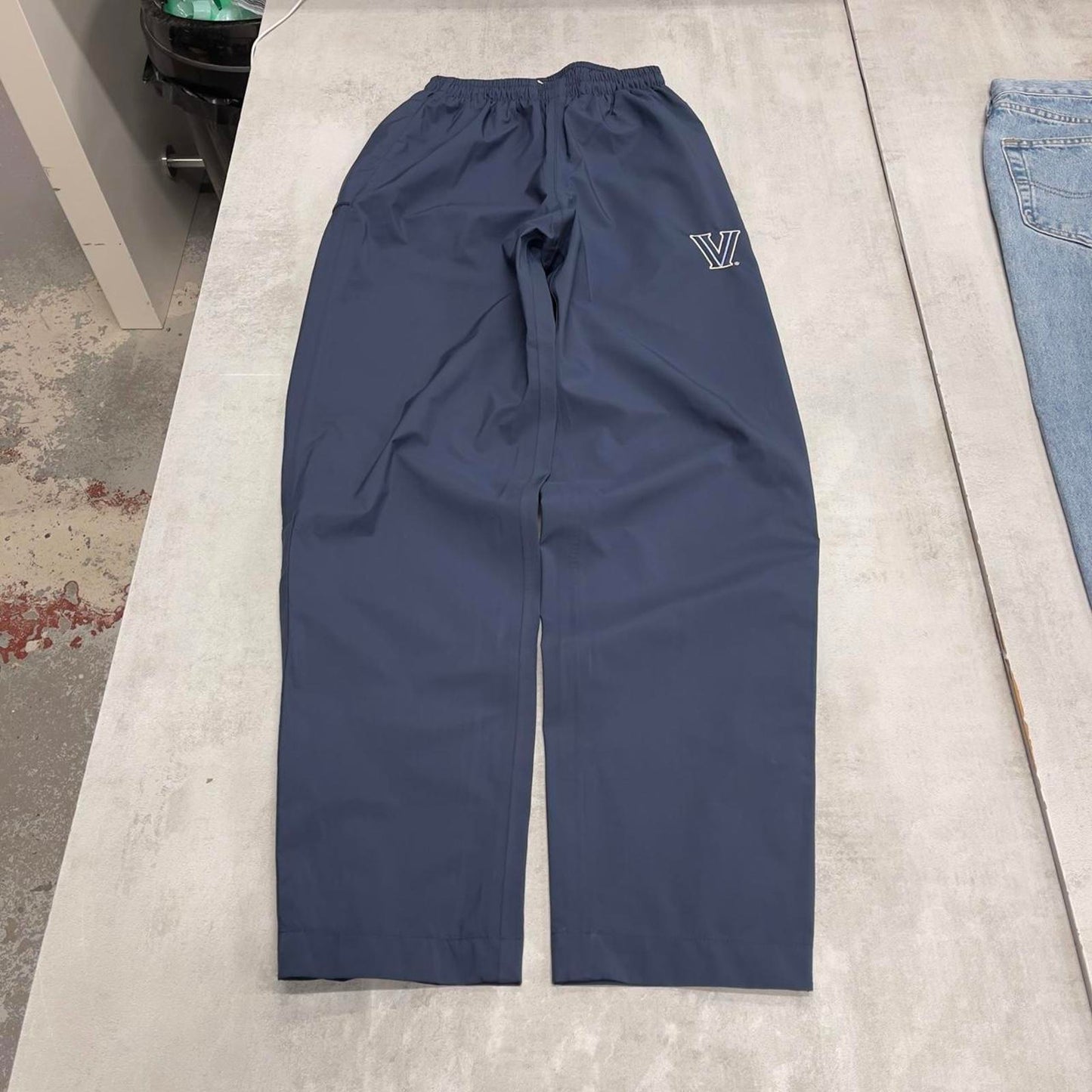 Navy Nike trackies S
