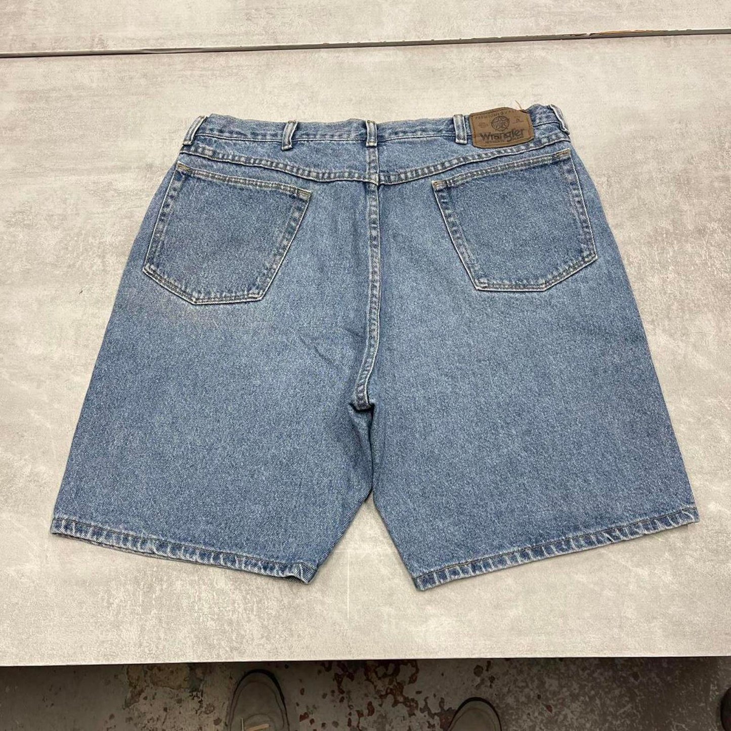 Mens blue denim Wrangler jorts W38