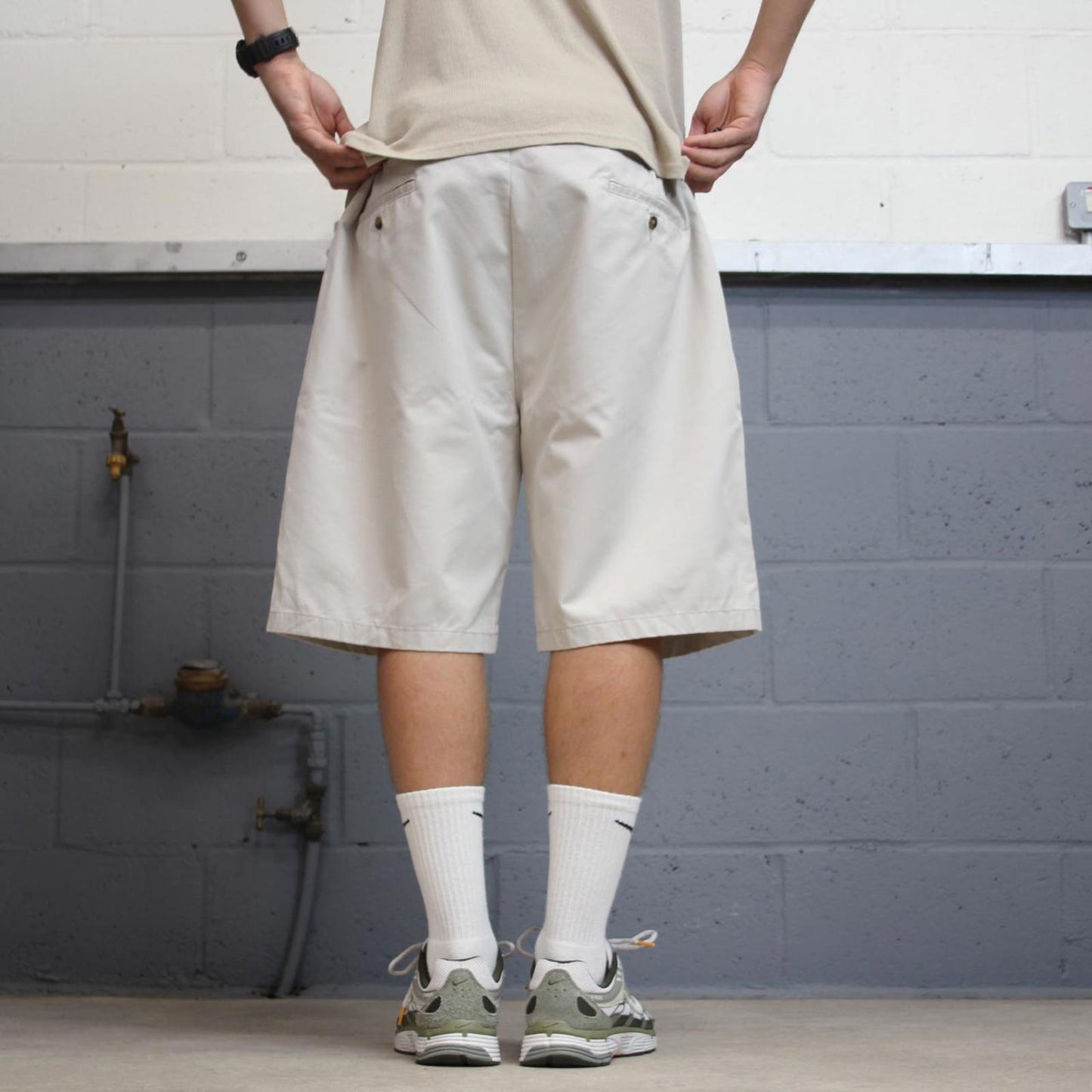 Baggy Beige Dickies shorts W42