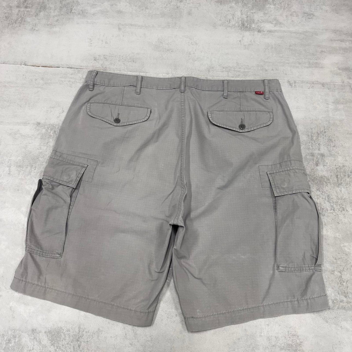 Mens baggy Levis cargo shorts W42