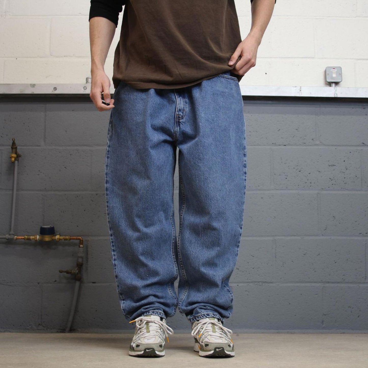 Y2K Levi’s 550 jeans tapered leg blue Loose relaxed fit denim pants red tab logo