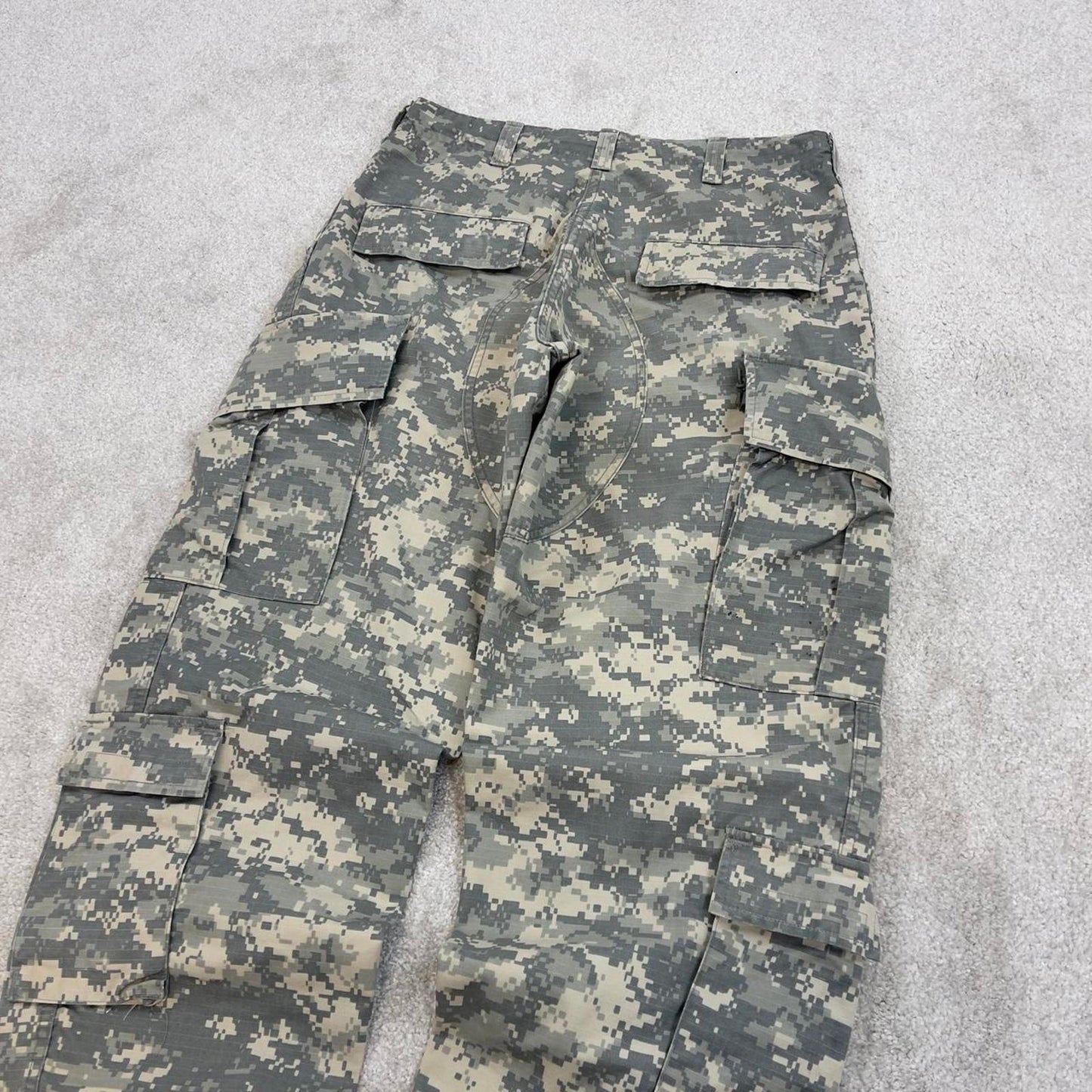 Vintage green US Army cargo pants Small W32L29 baggy digital camouflage trousers double knee