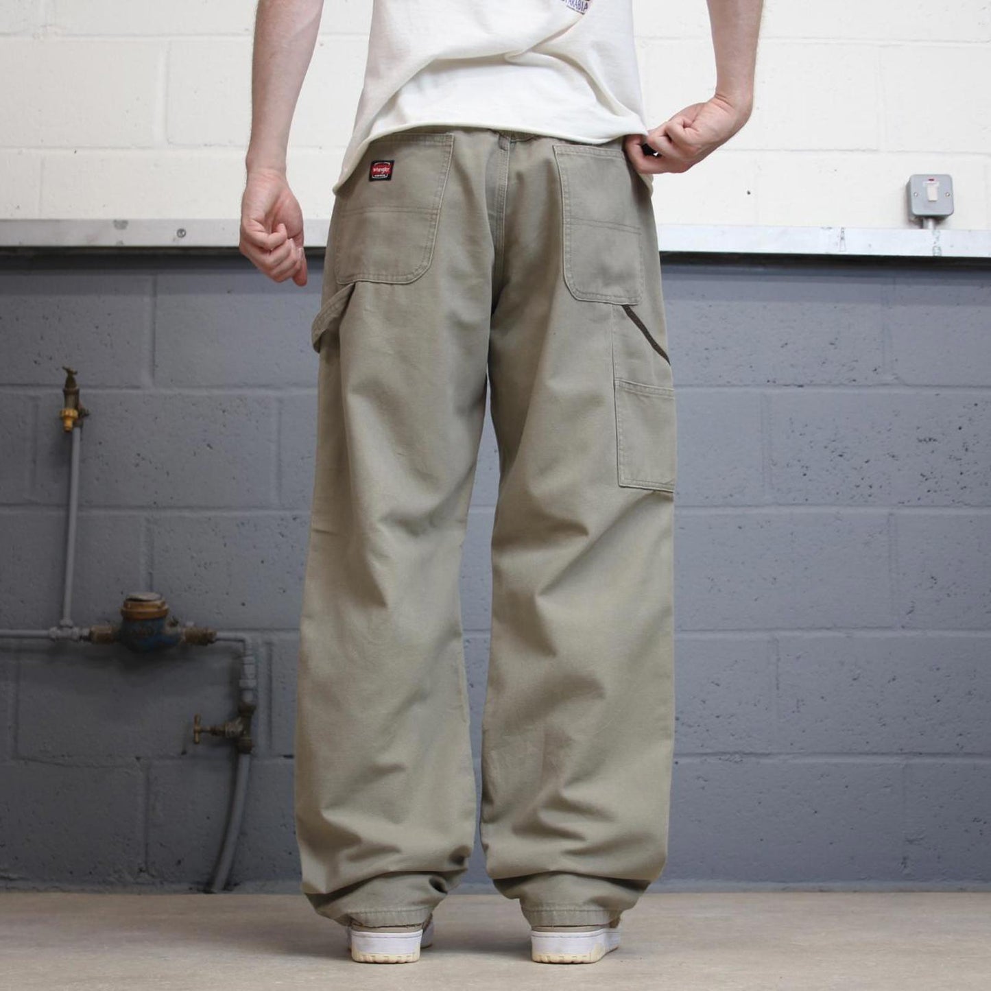 Stone Grey Wrangler carpenter pants W36L32 loose cargo skater style jeans