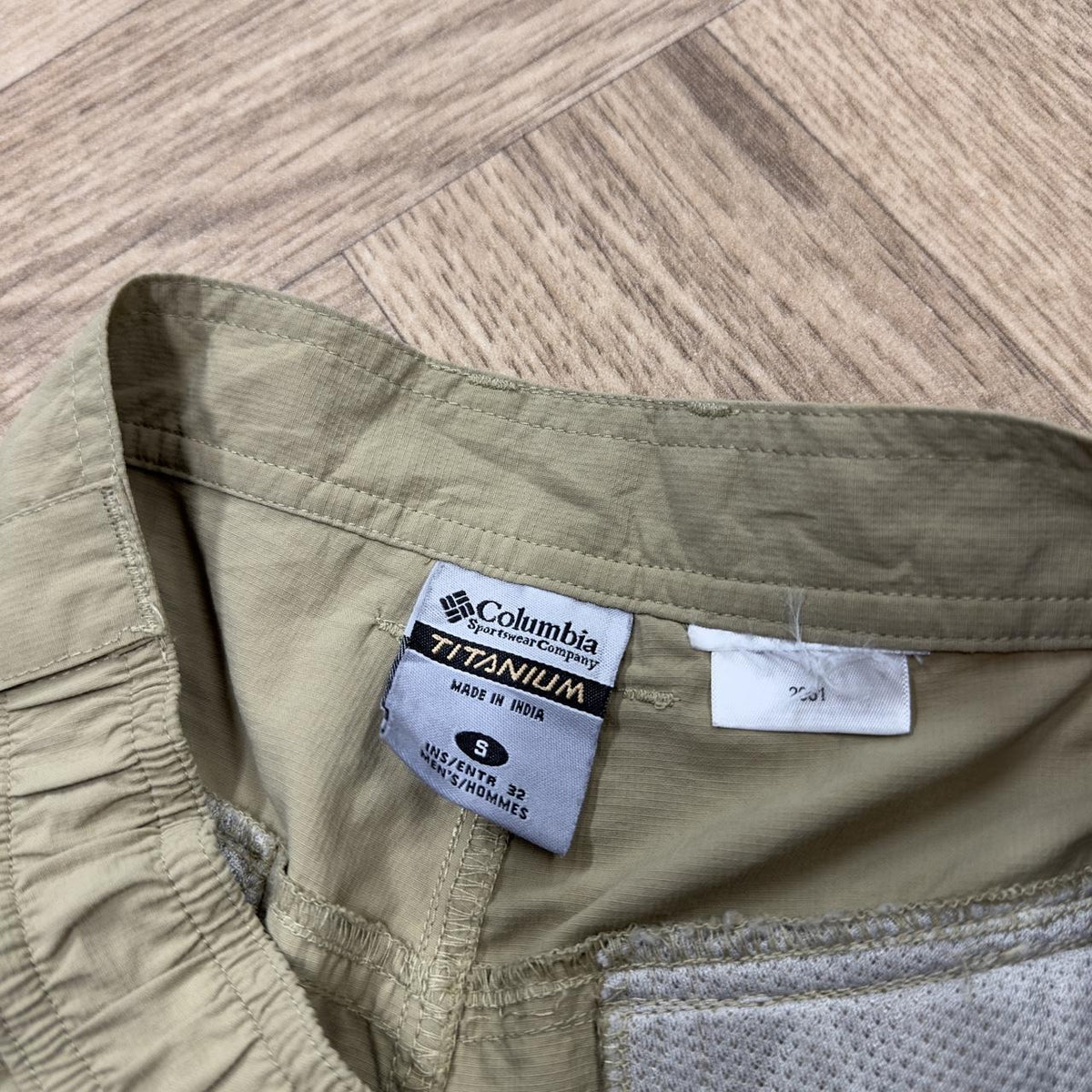 Y2K Columbia convertible technical trousers / shorts Floaty lightweight packable trouser shorts