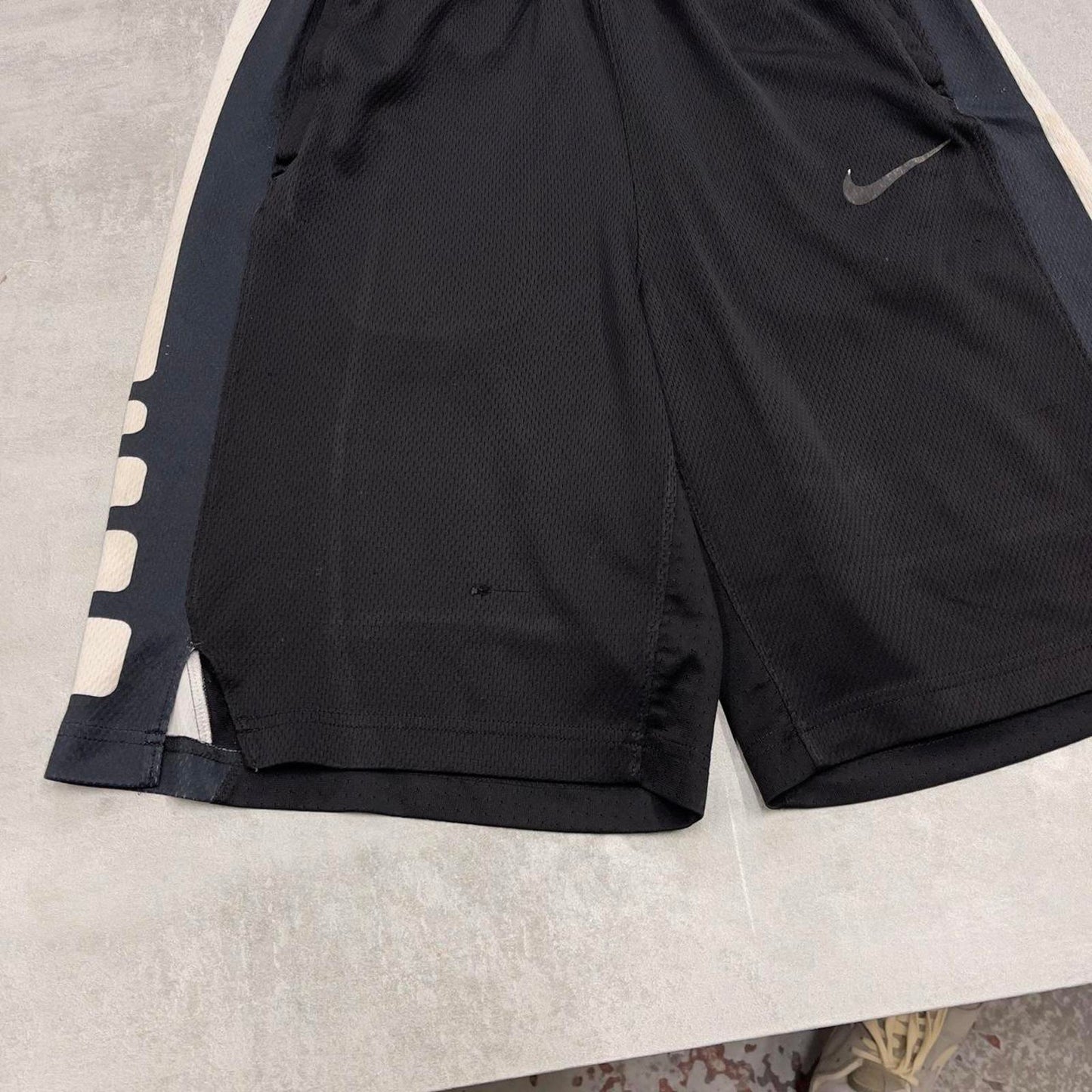 Loose Nike Y2K sports shorts S