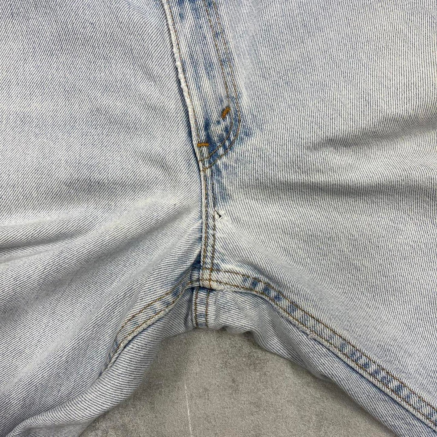 Vintage mens Levi’s 560 denim shorts W36