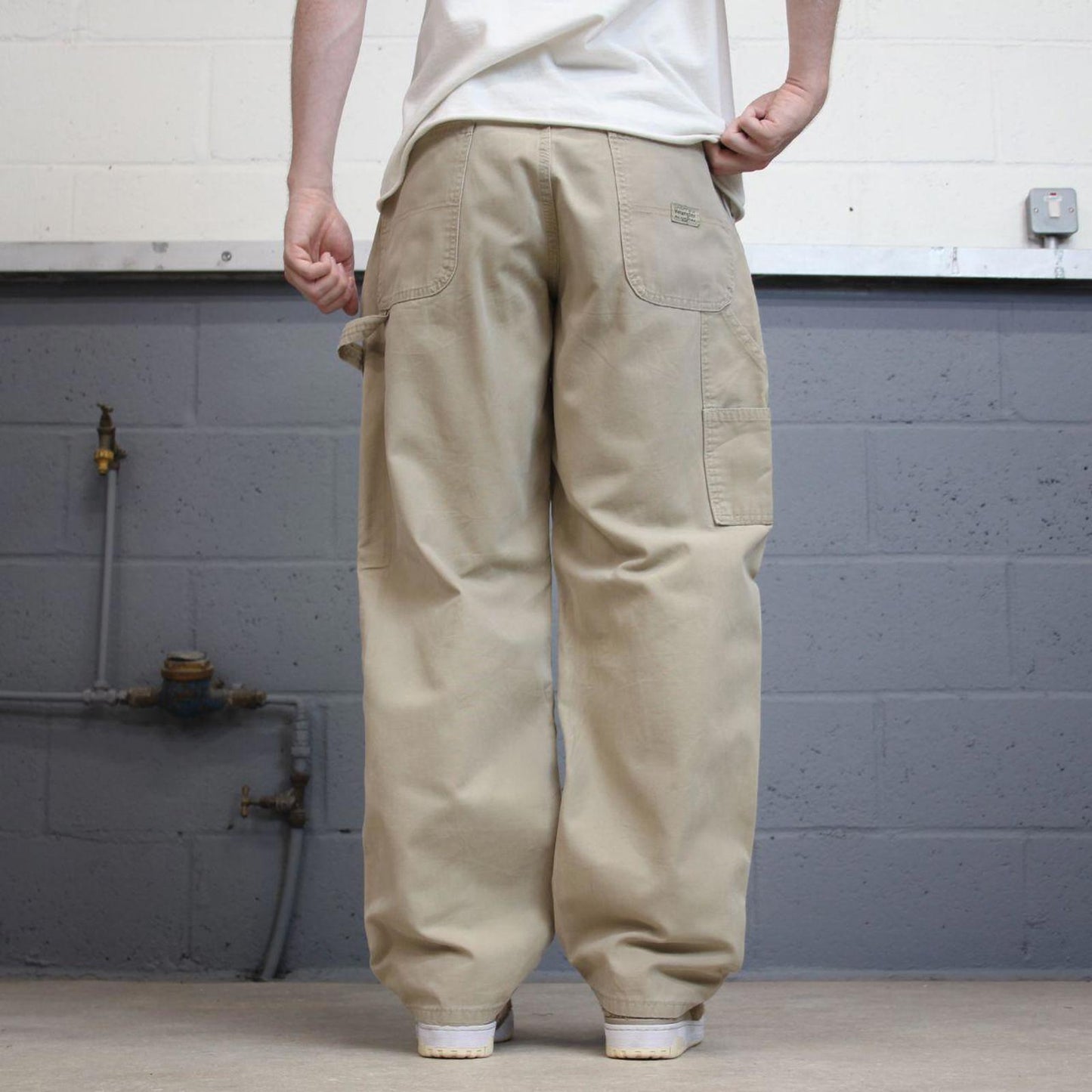 Beige Wrangler carpenter pants W34L32 loose cargo skater style jeans