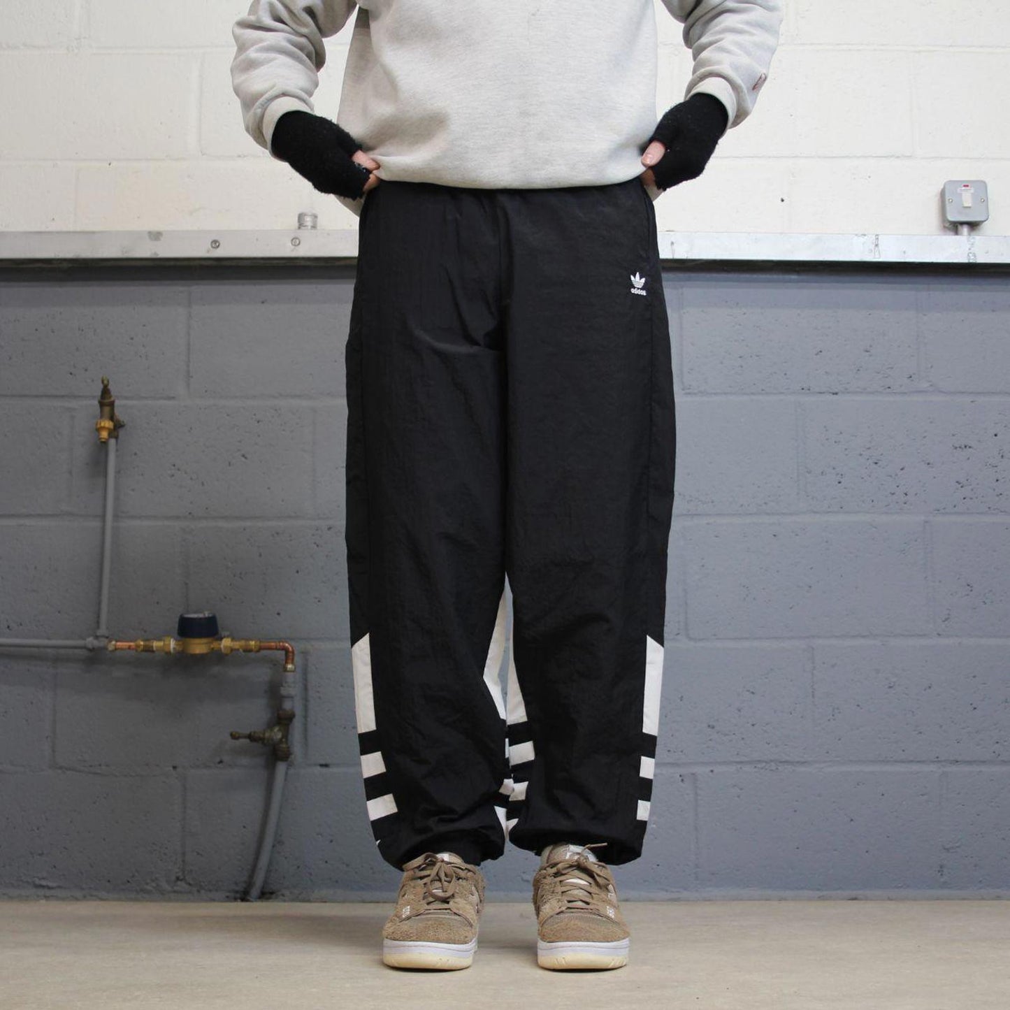 Black Adidas trackies 14 loose y2k style joggers adjustable stripe detail track pants