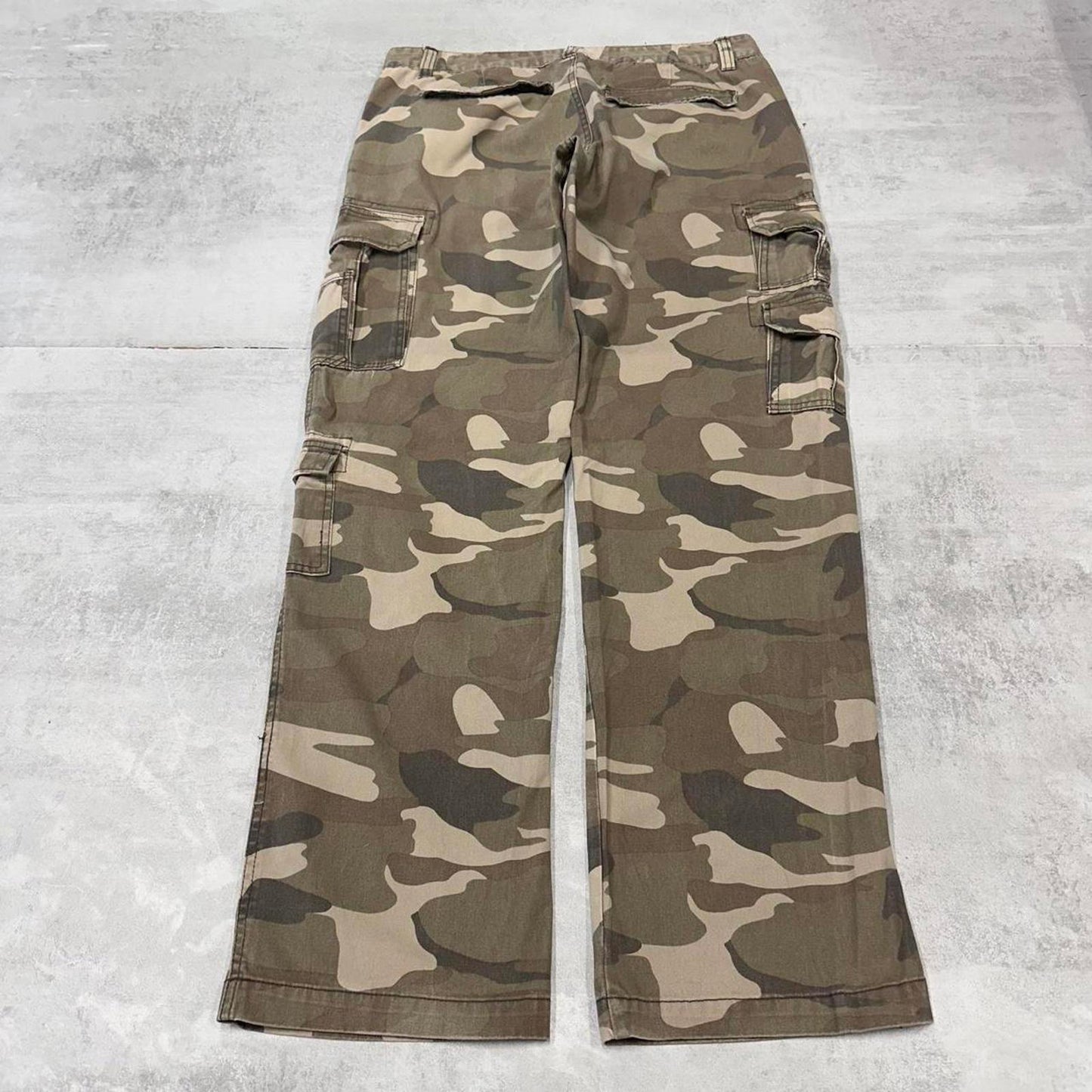 Baggy camo Iron Co. cargo pants W36L34 Khaki camouflage loose y2k style carpenter trousers