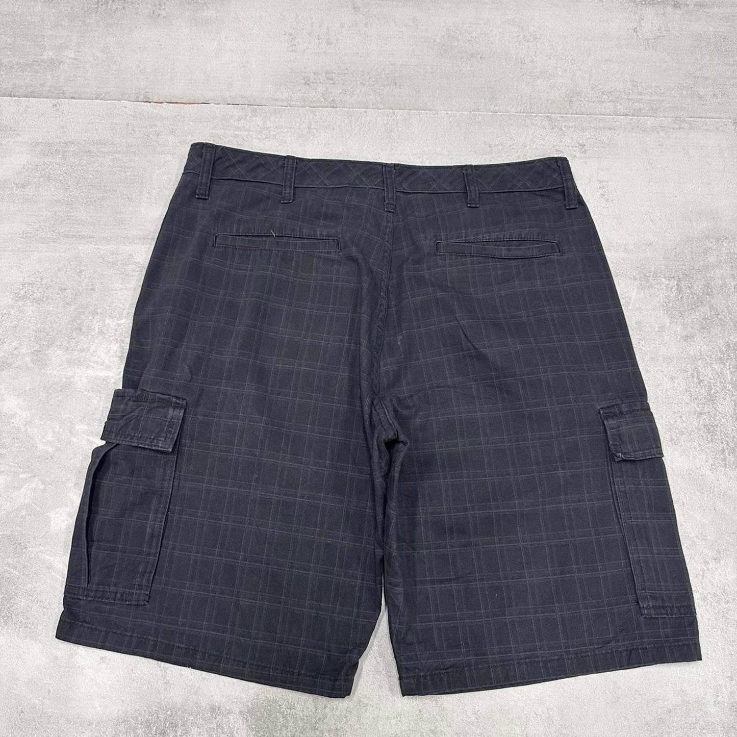 Checkered Wrangler cargo shorts W34