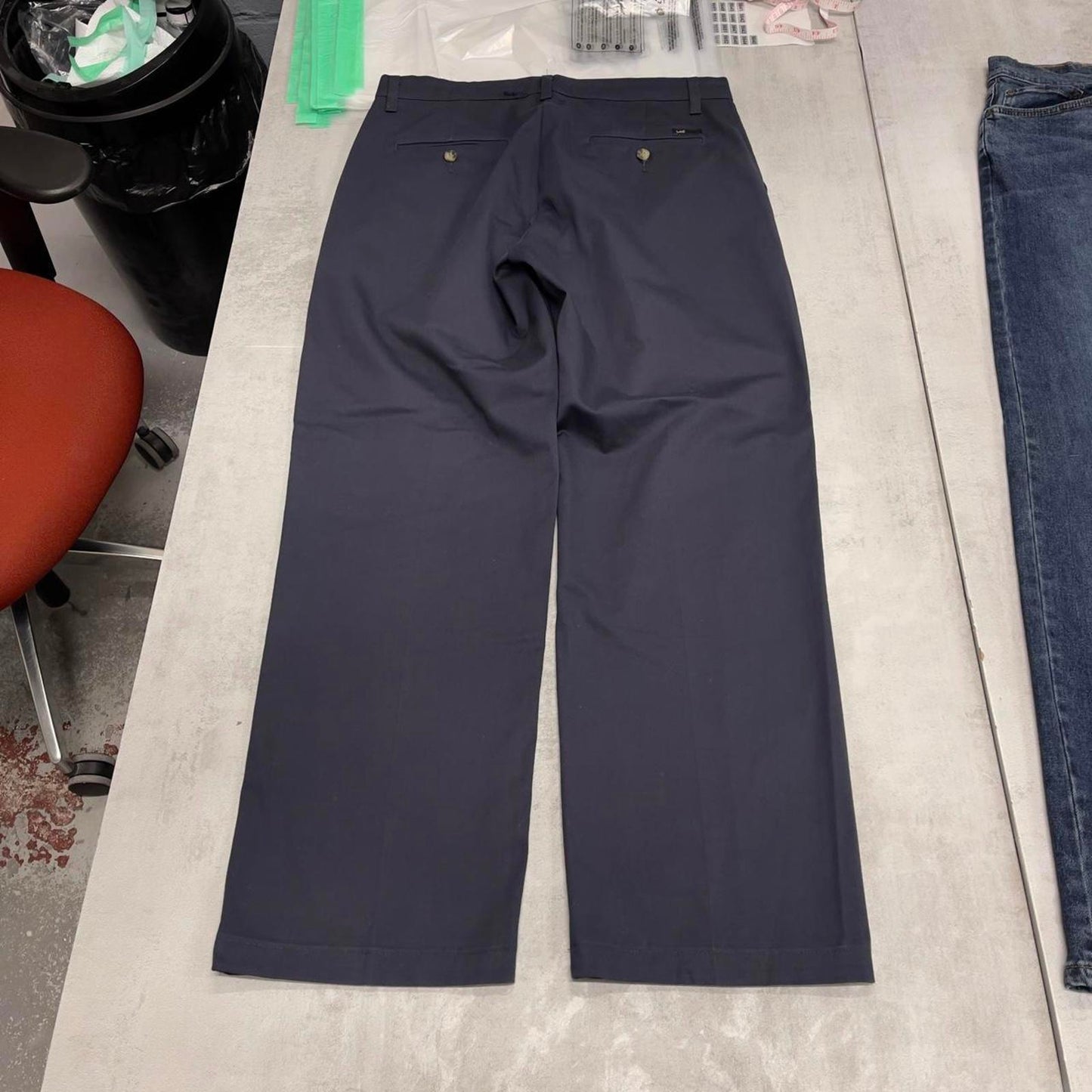 Navy Lee trousers W33L30 twill chino style skater pants