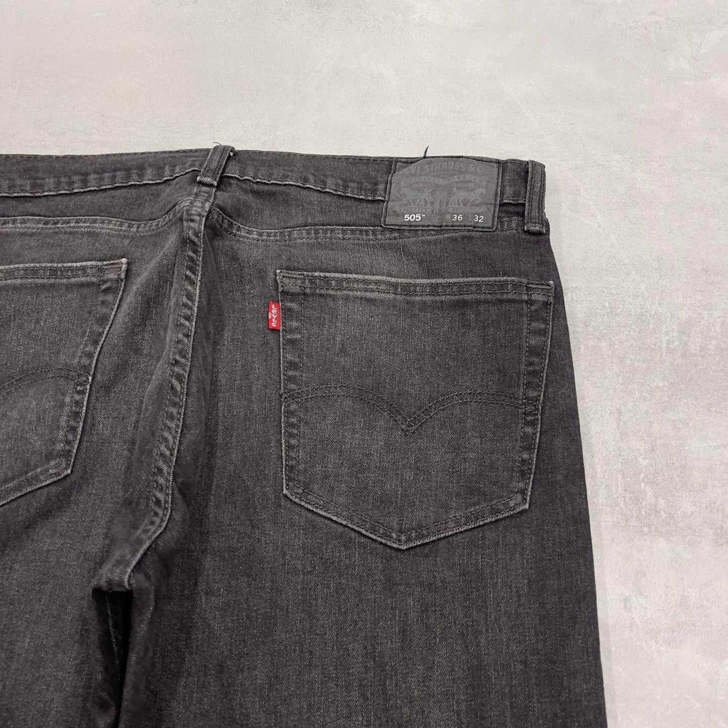 Vintage Black Levi's 505 jeans W36L32 loose denim 90s style jeans red tab logo