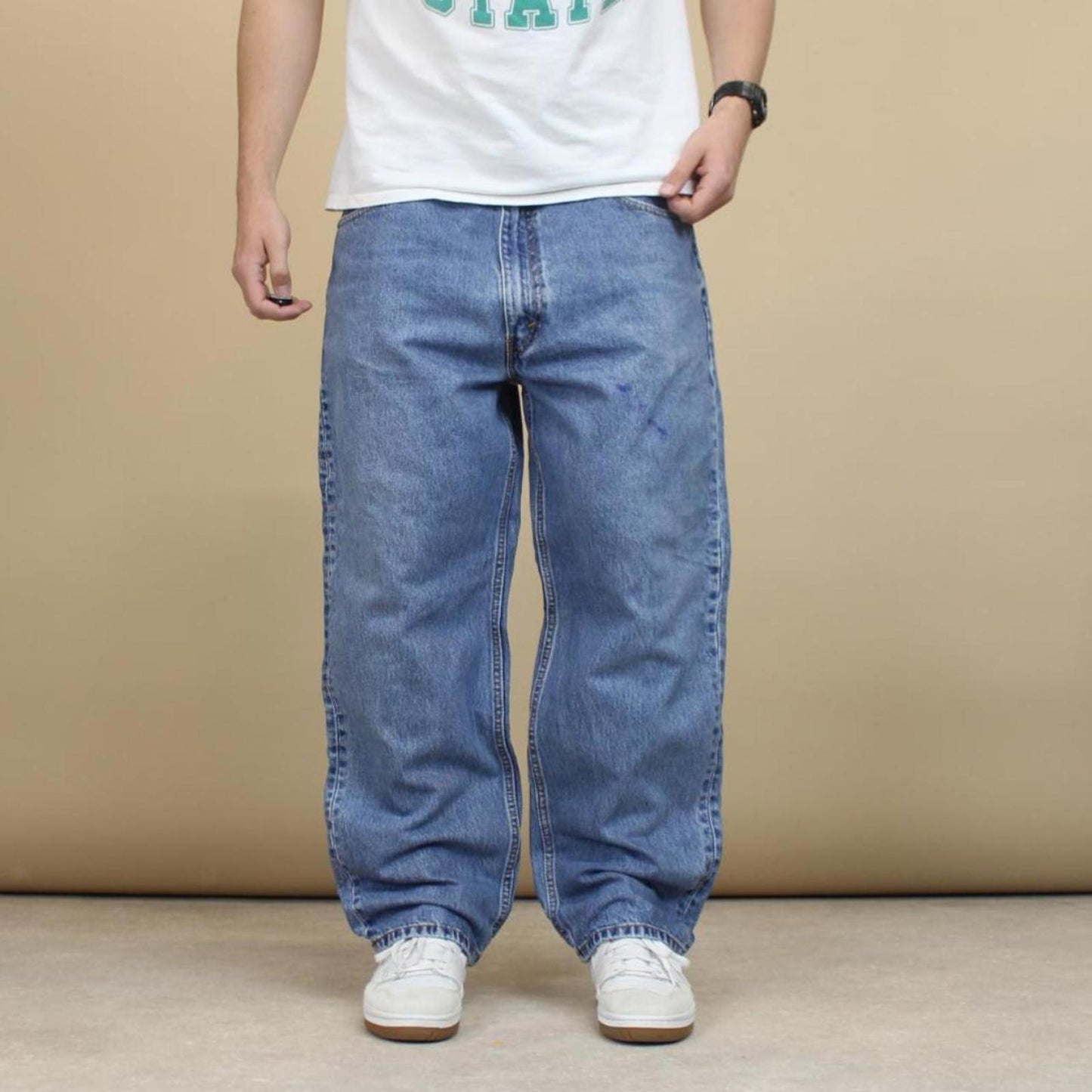 Loose blue Levi's 550 jeans W40 L30