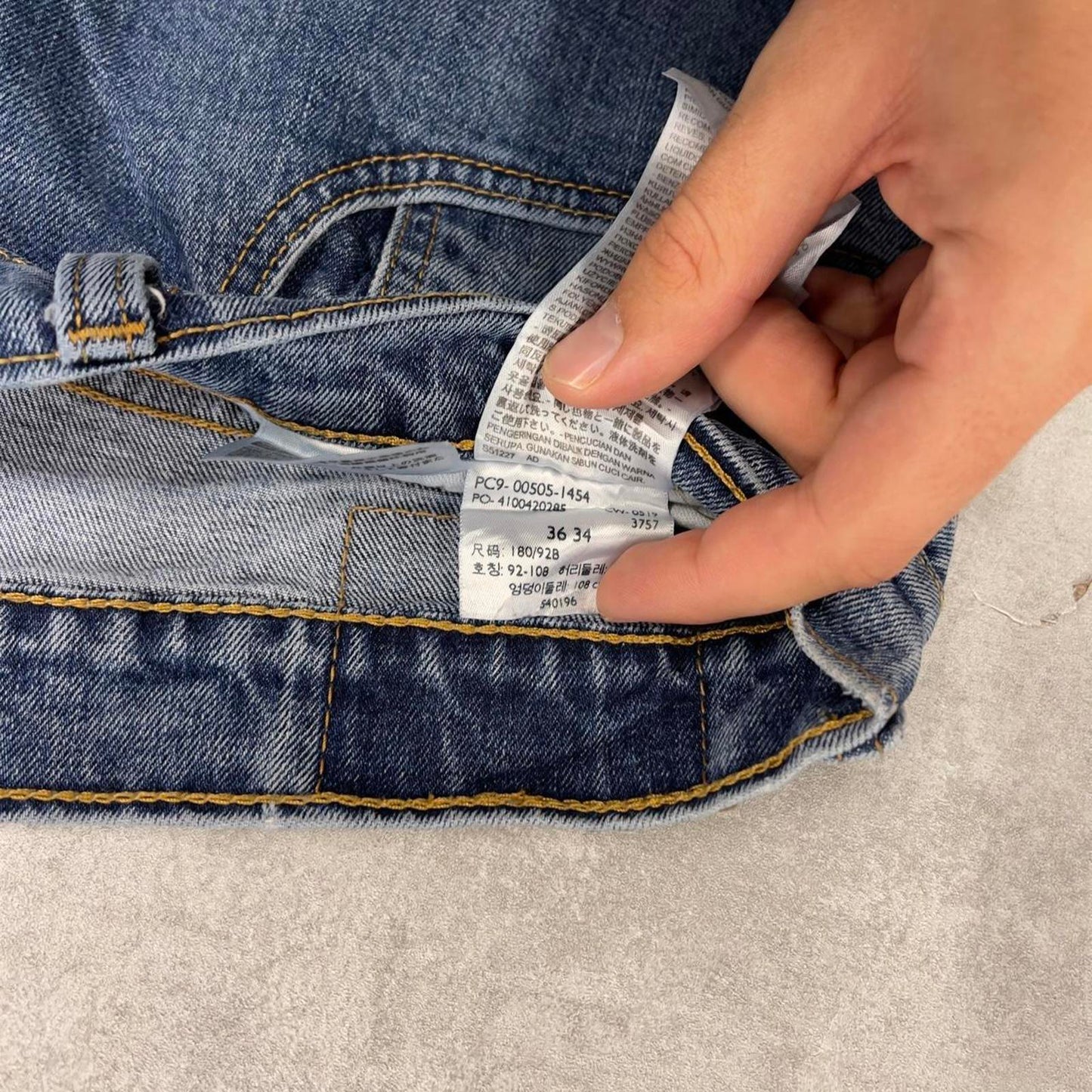 Blue Levis 505 jeans W36L34 blue loose straight leg y2k style pants red tab logo