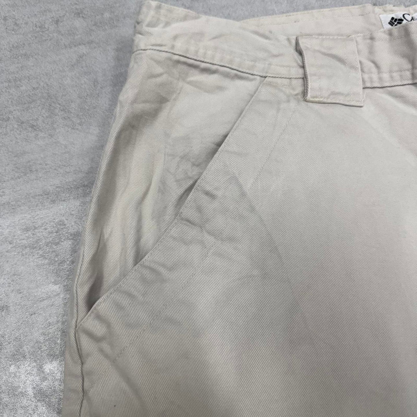 Mens Columbia cargo shorts W32