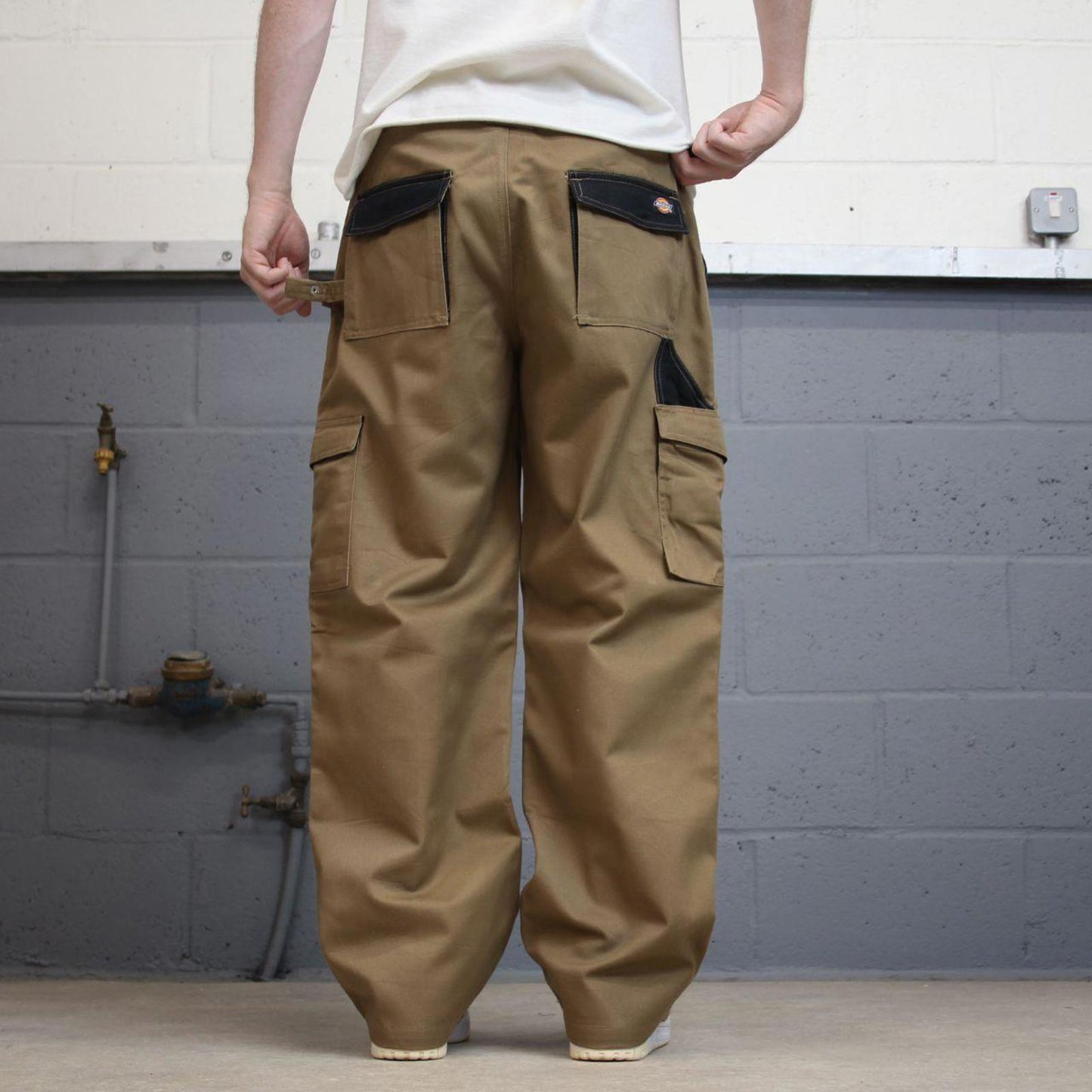 Baggy Dickies cargo trousers W36L30 khaki loose skater style cargo pants utility pockets