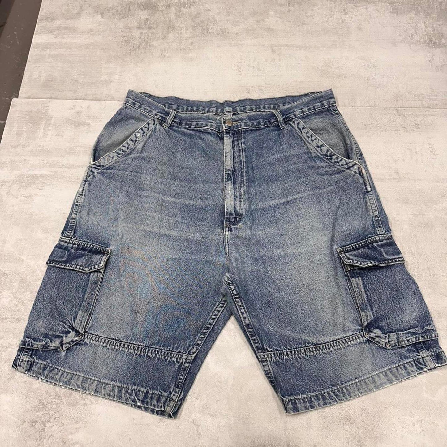 Blue Wrangler cargo jorts W36