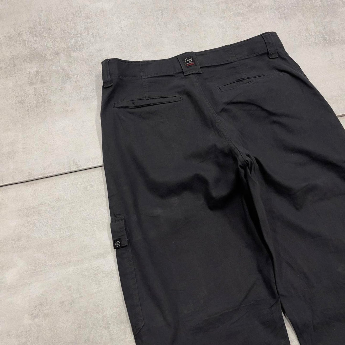 Black Wrangler cargo pants W32L34 loose cargo skater pants