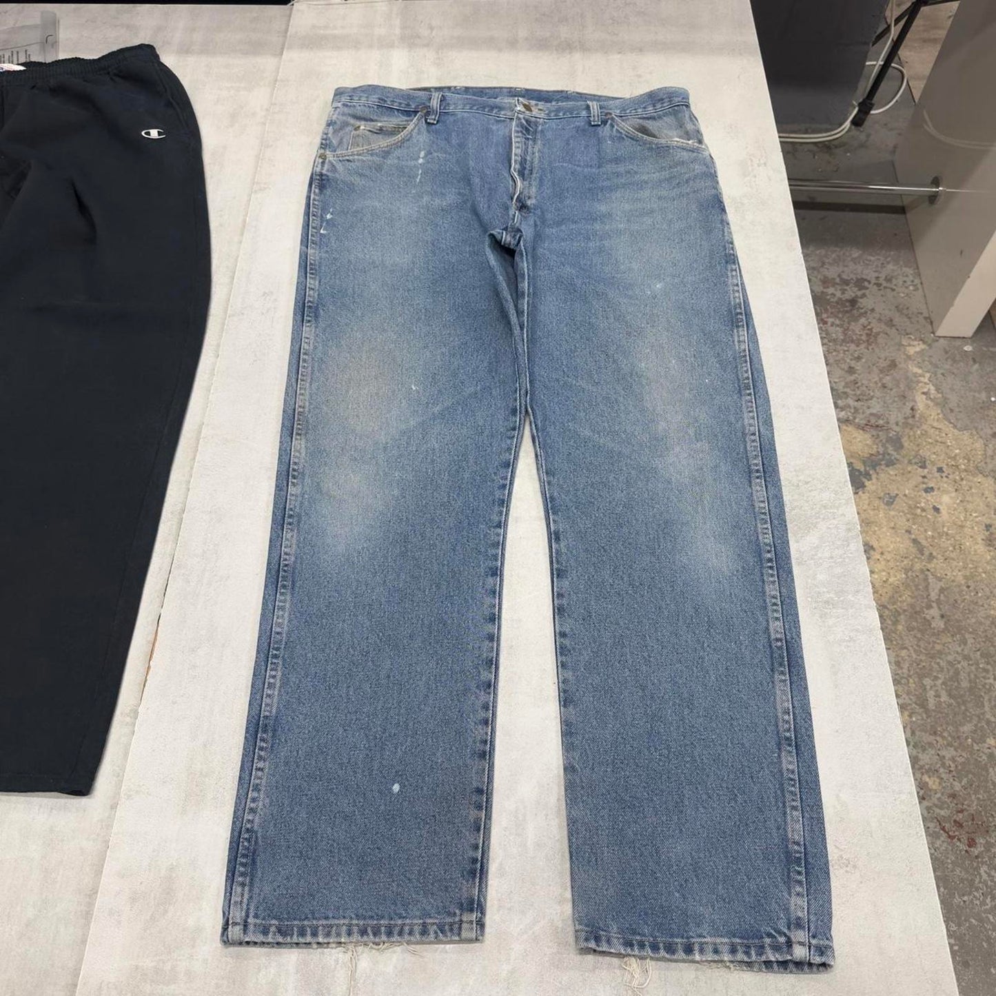 Mens Loose Wrangler jeans W40 L32