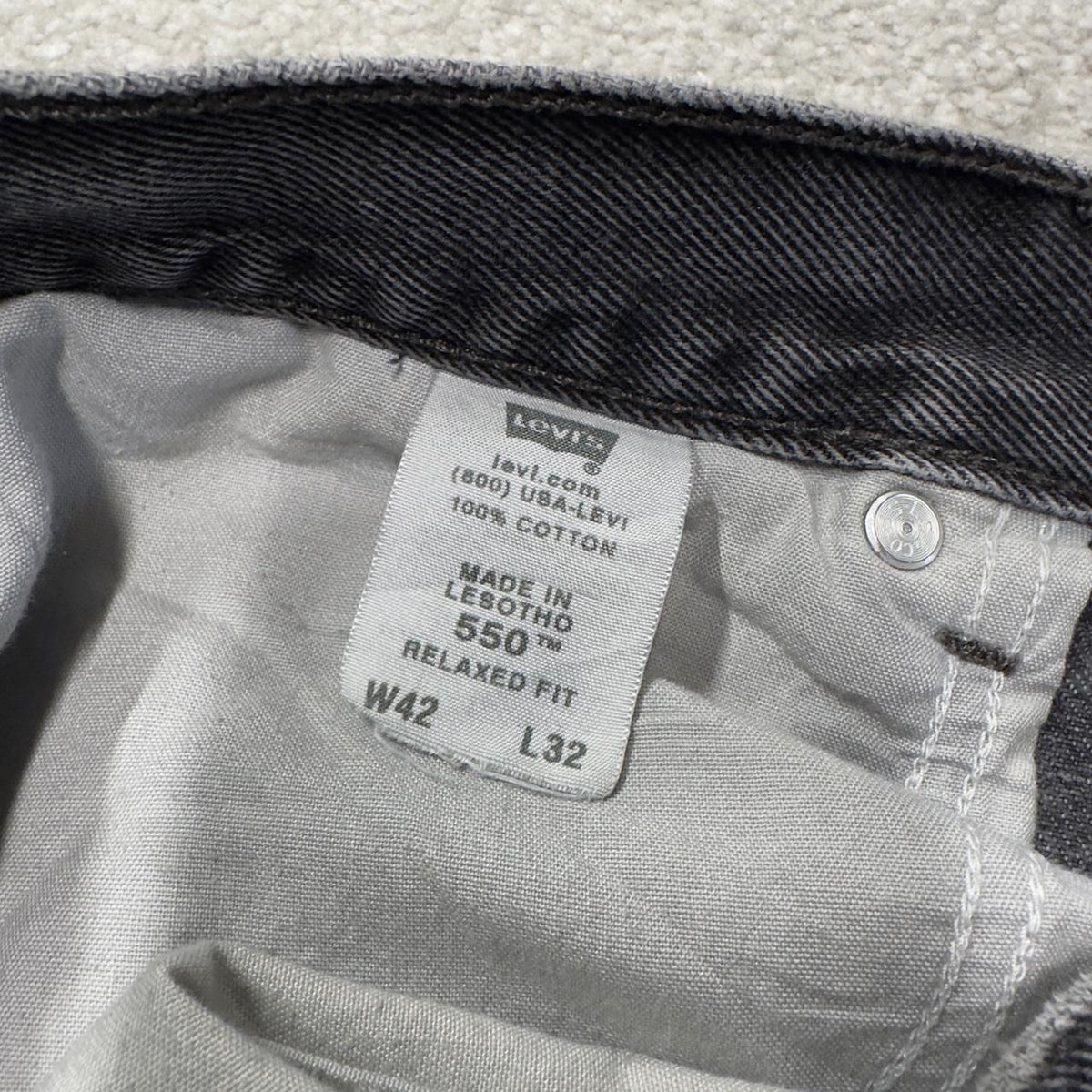 Levi’s 550 jeans Y2K relaxed fit denim faded black Levi’s loose leg 2000s style pants red tab logo