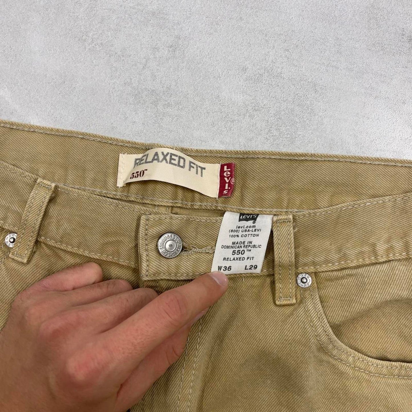 Mens Levis jeans W36 L29 loose relaxed khaki beige relaxed 90s style jeans red tab logo