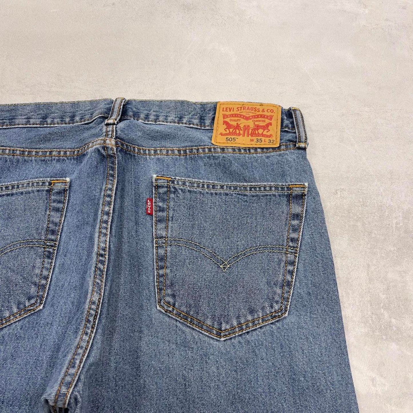Blue Levis 505 jeans W35L32 blue loose straight leg y2k style pants red tab logo