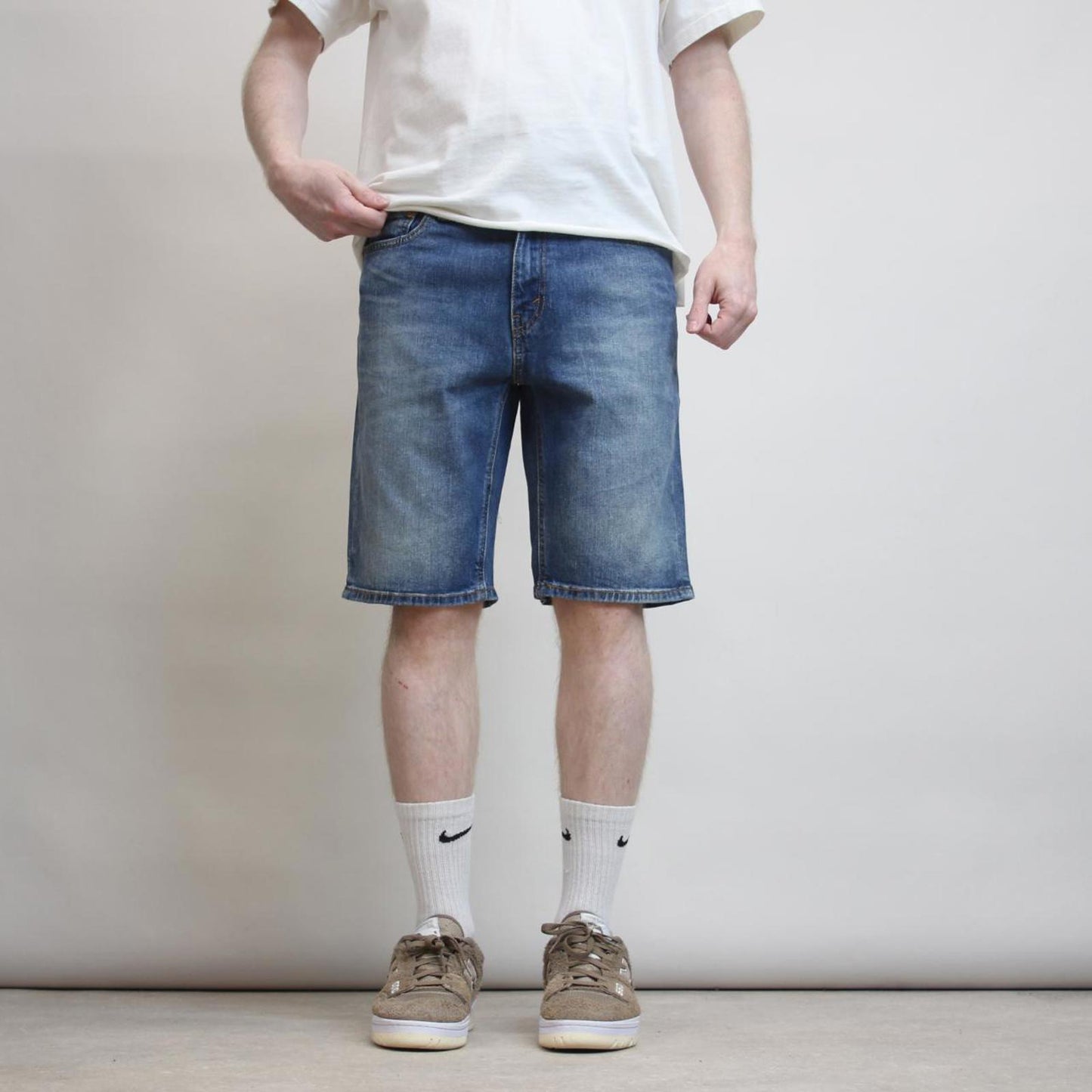Mens Levi’s jorts W33