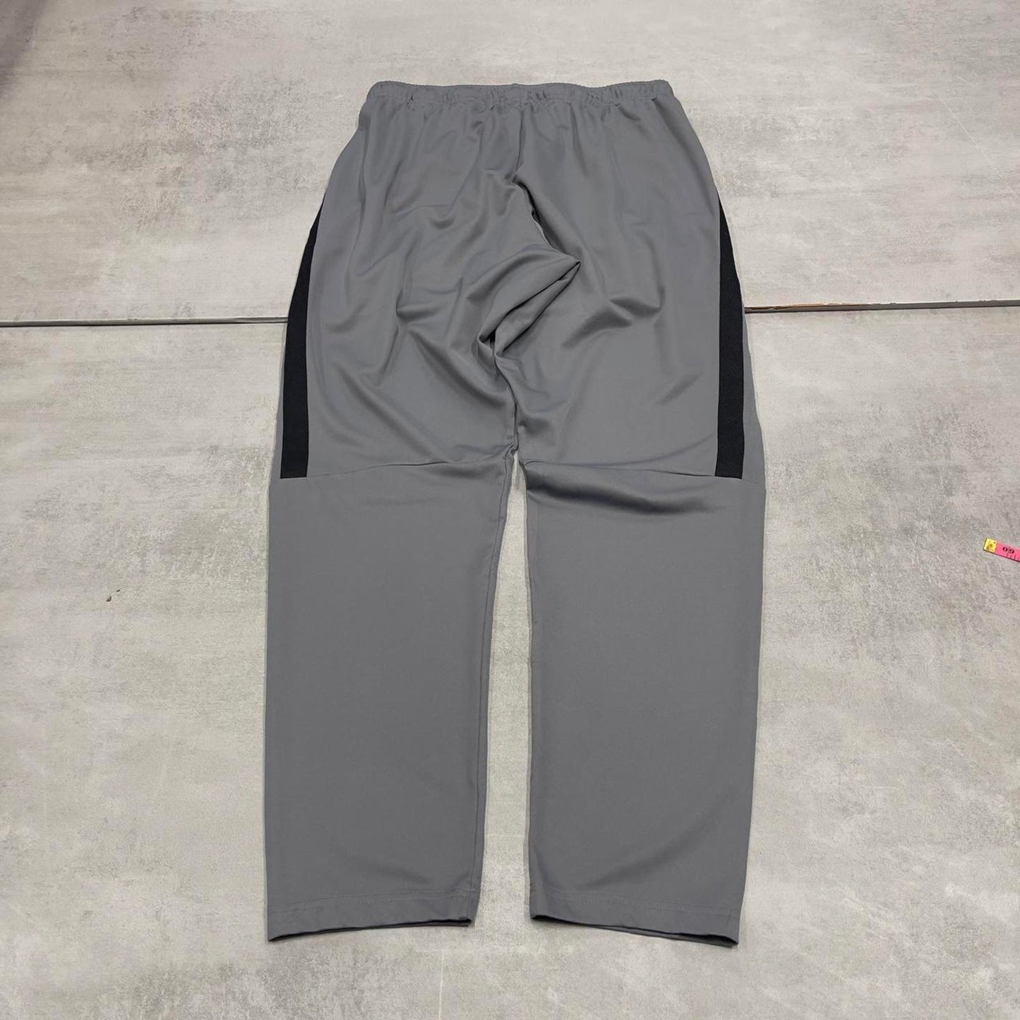 Nike Trackies Large Grey y2k 00s style loose joggers embroidered Swoosh logo