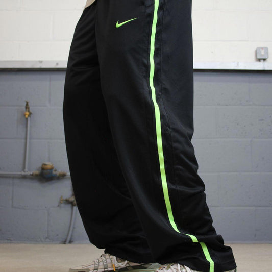 Baggy Nike Trackies Large Black y2k 00s style loose wide leg joggers embroidered logo side stripe