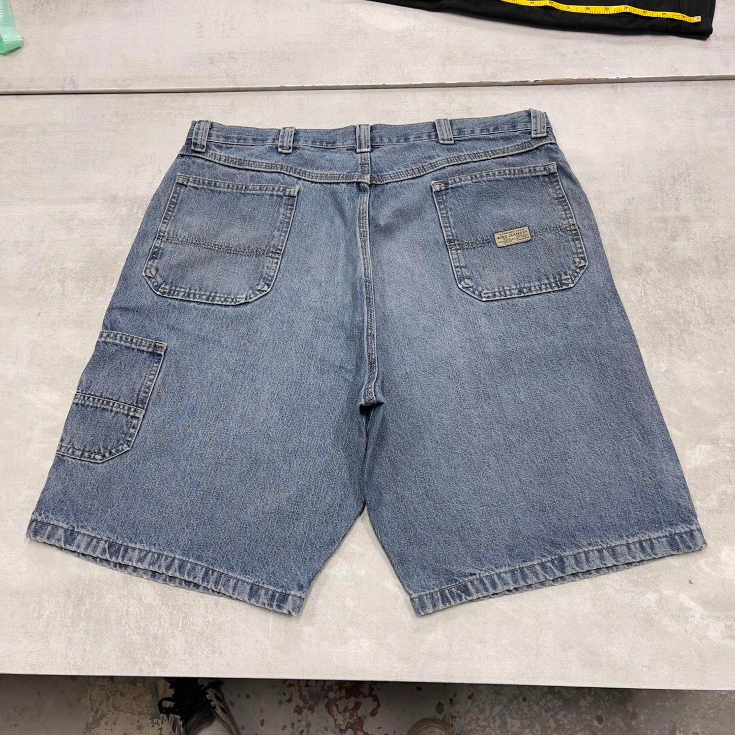 Mens baggy Wrangler carpenter jorts W38