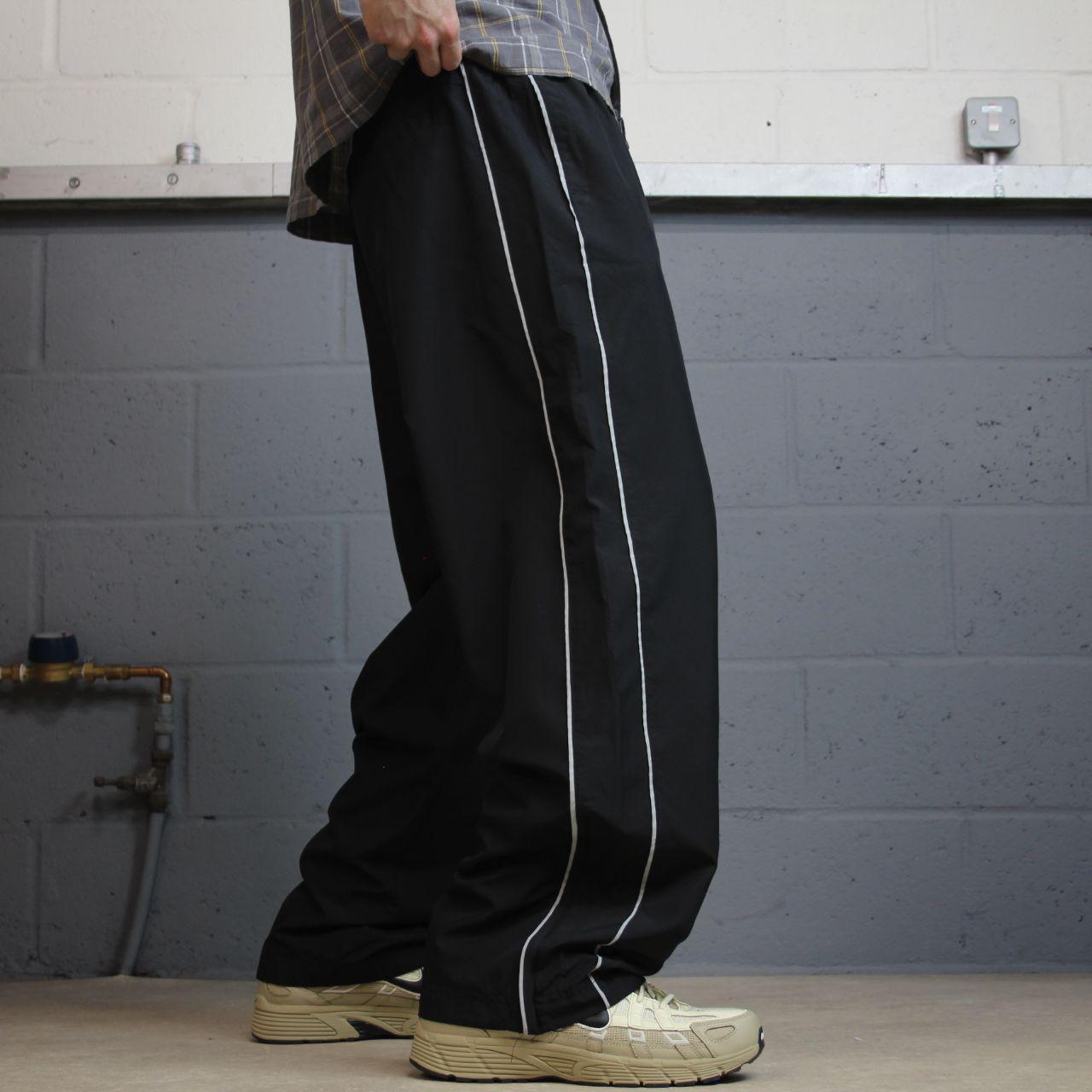 Vintage Nike baggy tracksuit bottoms black wide leg L swoosh logo track pants
