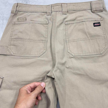 Beige baggy Dickies cargo shorts W32