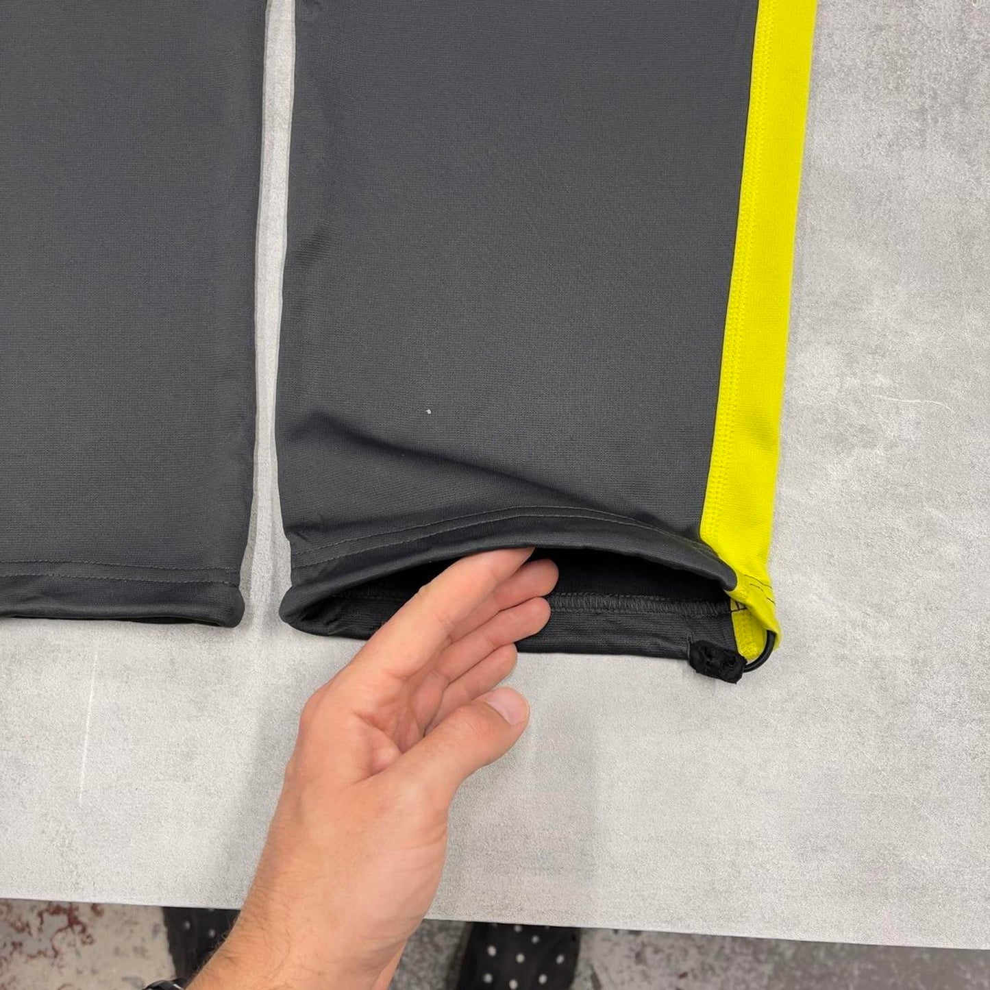 Nike Therma Fit Trackies Small Grey y2k 00s style loose leg joggers embroidered logo