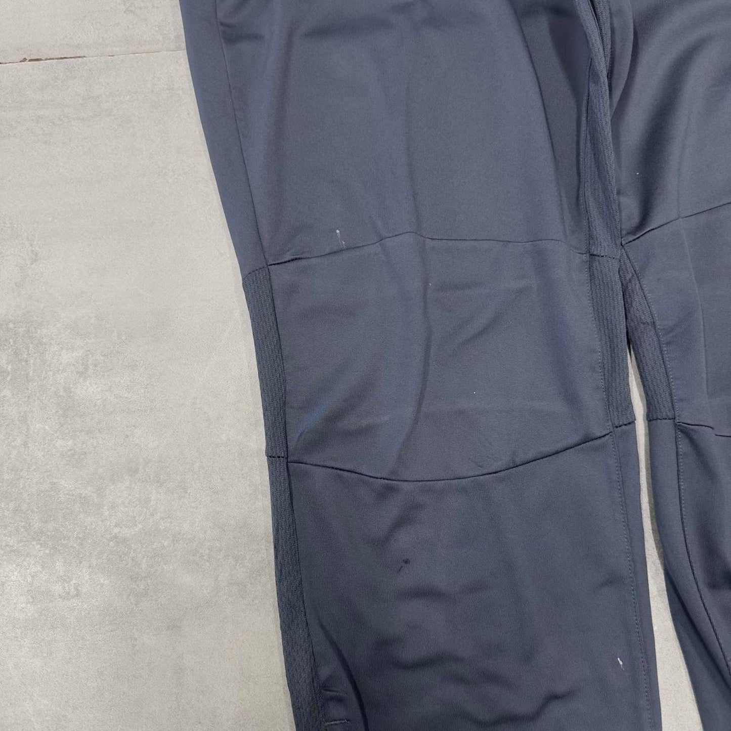 Nike Trackies XXL Grey y2k 00s style dri-fit joggers embroidered logo