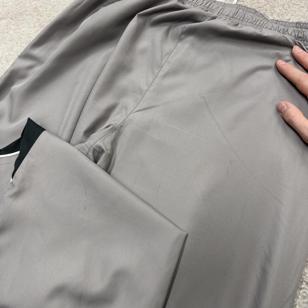 Y2K baggy Reebok tracksuit bottoms grey M Loose leg mesh lined casual 2000s style track pants