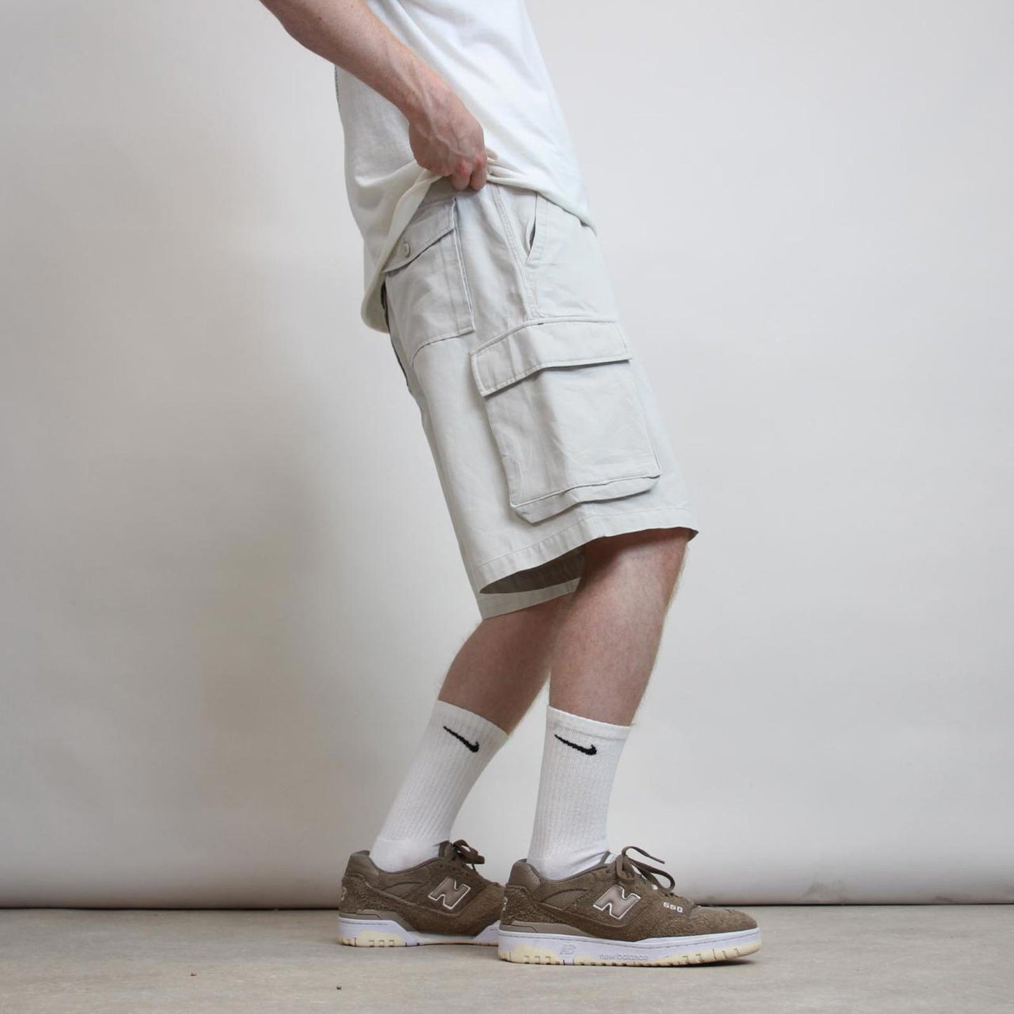 Beige IZOD cargo shorts W36