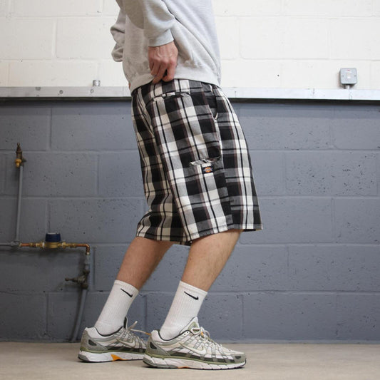 Y2K Dickies checkered carpenter shorts skater style W38