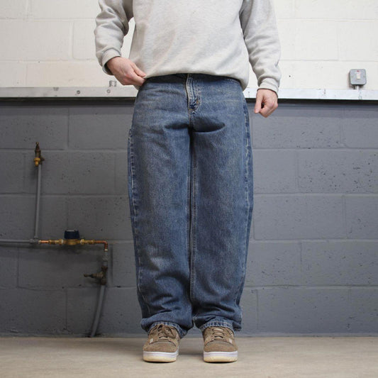 Vintage blue Carhartt jeans W33L32 loose relaxed denim 90s style skater jeans patch logo