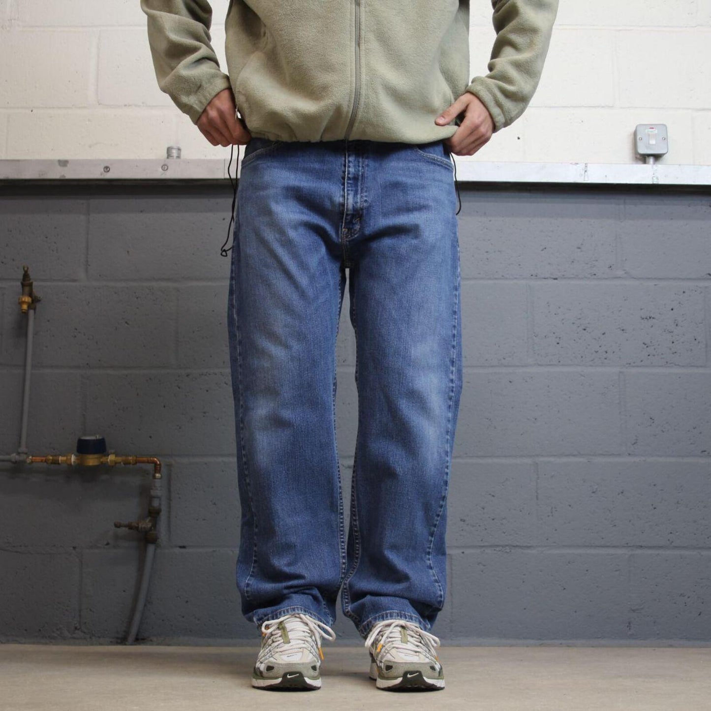 Vintage Y2K Levi’s 505 jeans blue straight leg 00s style denim pants red tab logo