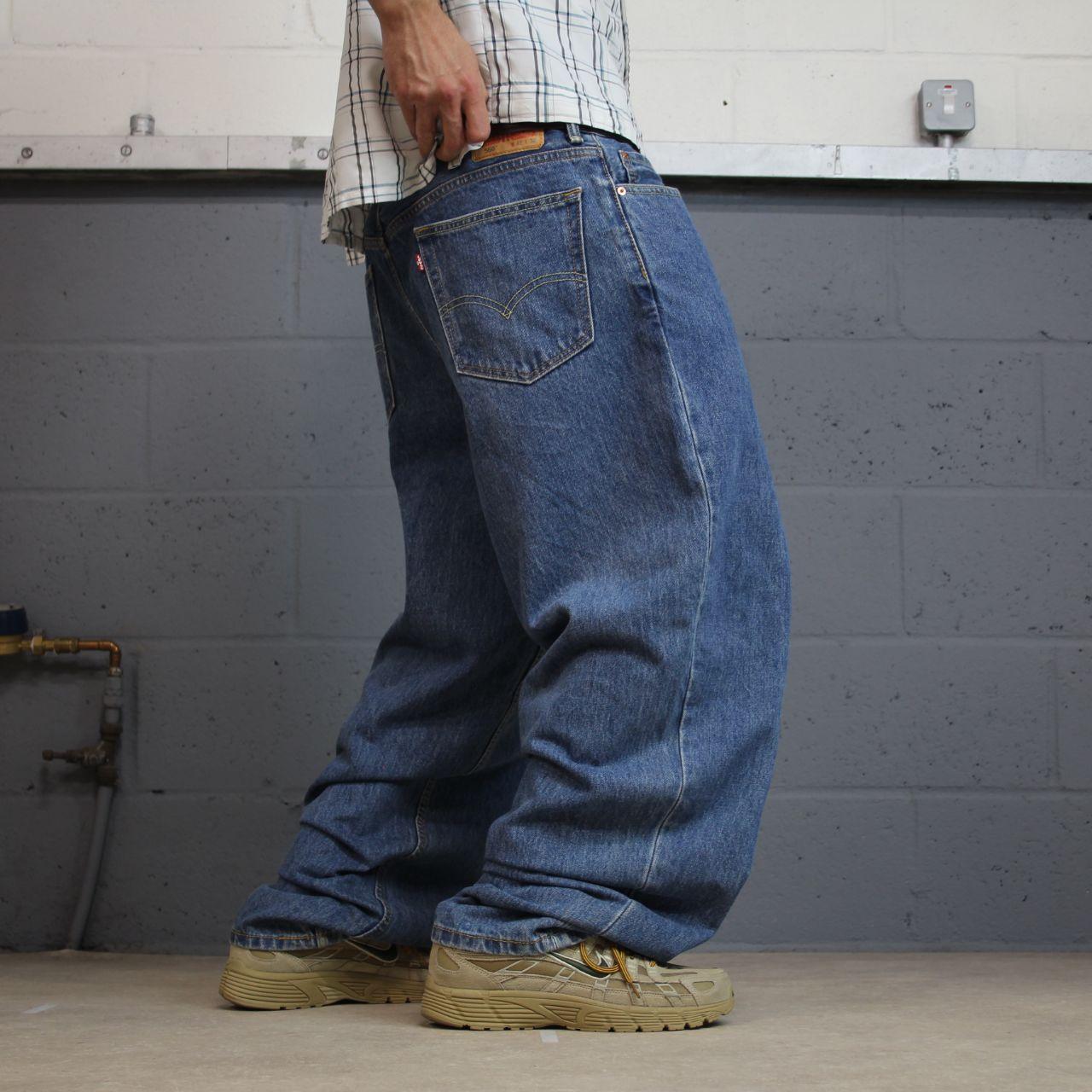 Baggy Levi’s 560 jeans y2k blue denim Levi’s wide leg skater 2000s style red tab logo pants