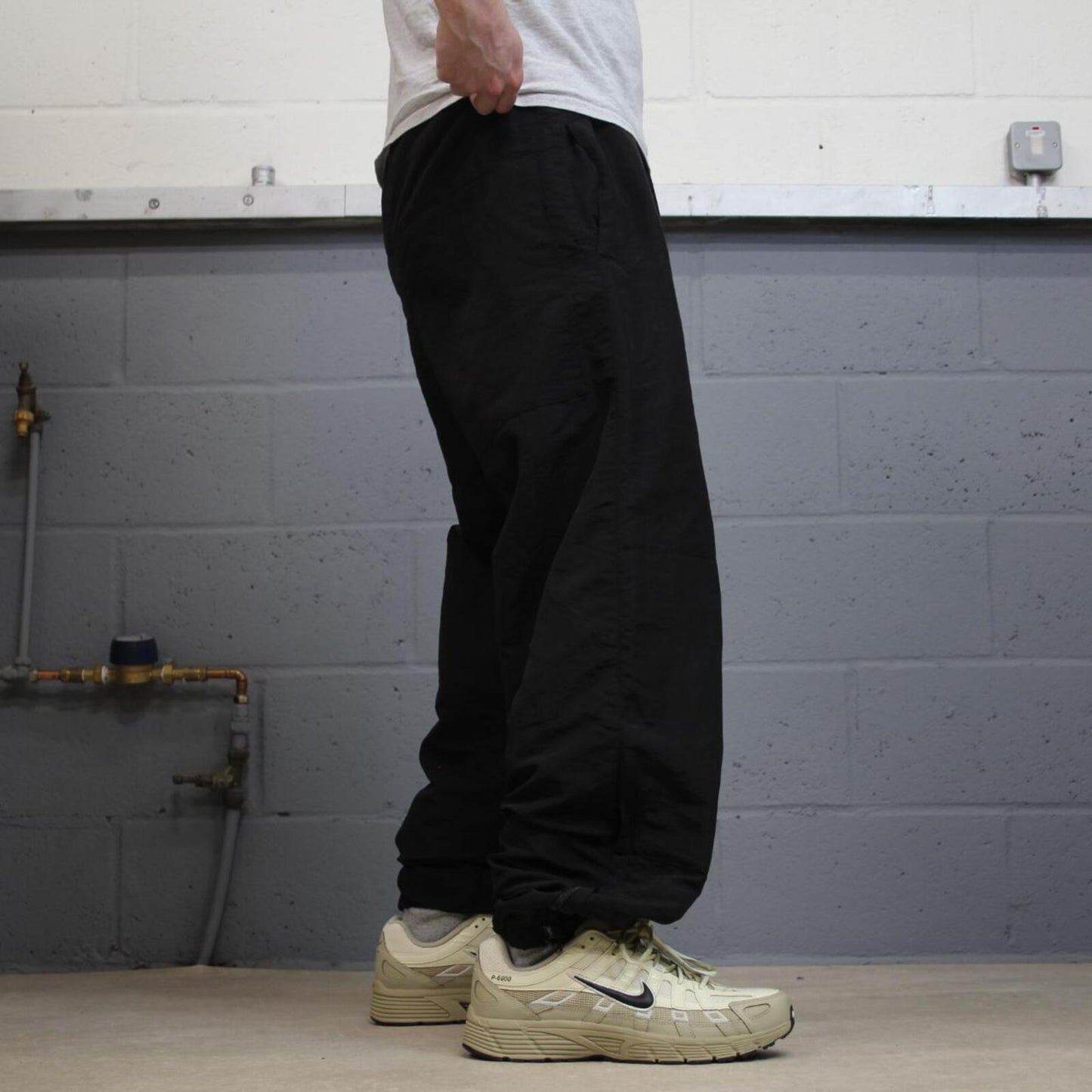 Vintage baggy tracksuit bottoms cuffed black Loose JWOD mesh lined double knee track pants