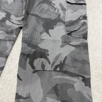 Camo Wrangler cargo pants W34L30 faded grey camouflage straight y2k style cargo trousers