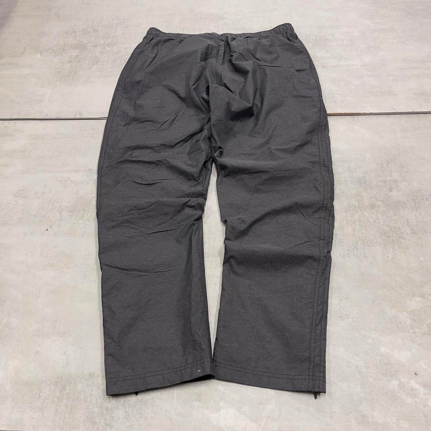 Grey Adidas trackies XL y2k sportswear track pants print logo side stripes mesh lined