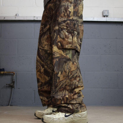 Cabela's baggy camo cargo pants Y2K khaki Advantage tree camouflage pattern insulated outdoors