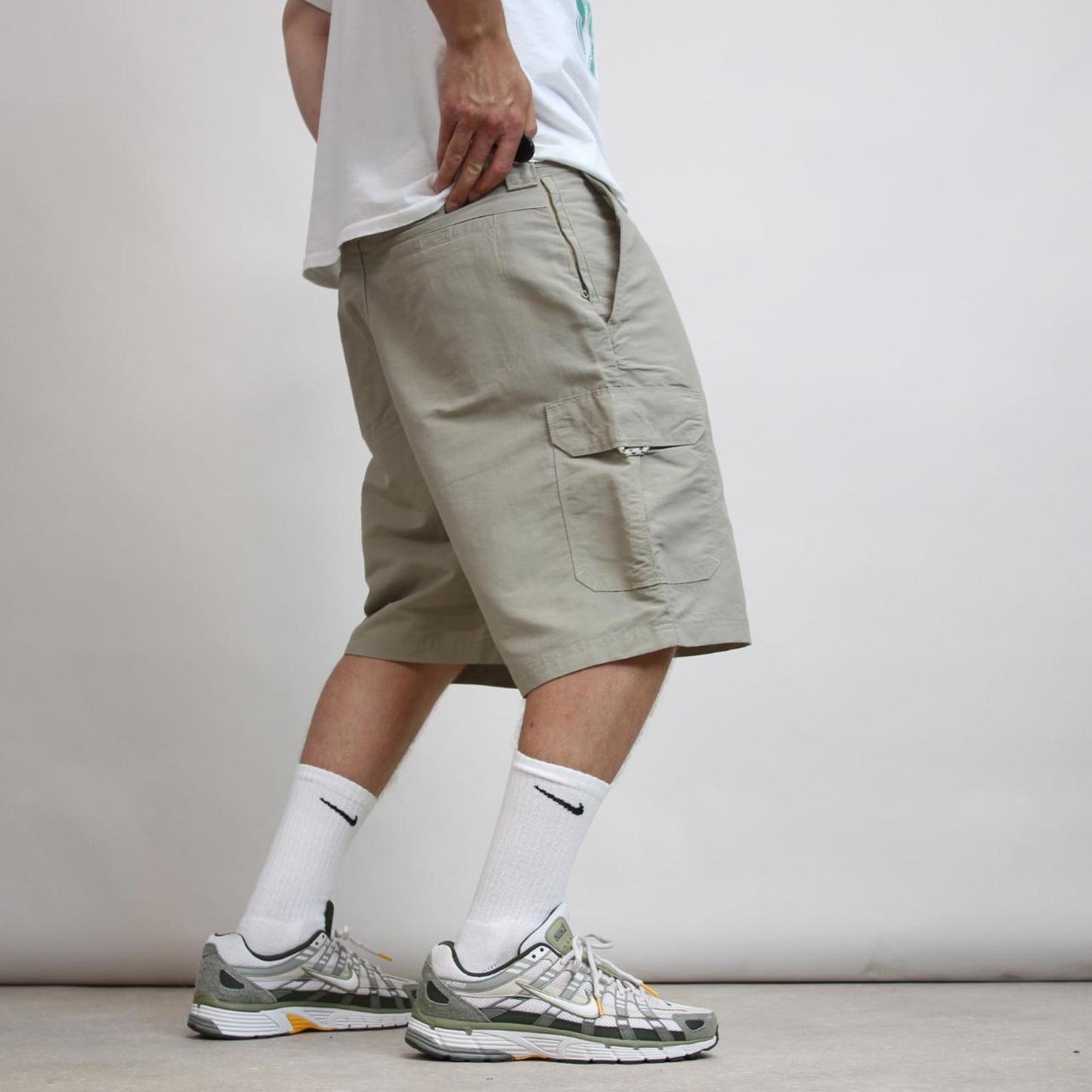 Mens baggy Wrangler cargo shorts W38