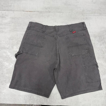 Mens baggy Wrangler carpenter jorts W38