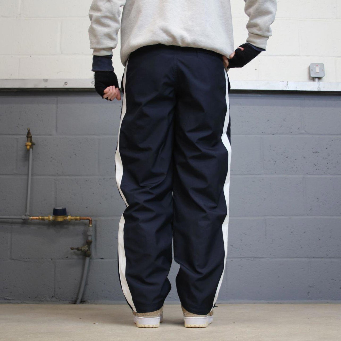 Navy Baggy Nike tracksuit bottoms Small mens loose y2k joggers swoosh logo trackies sporty style