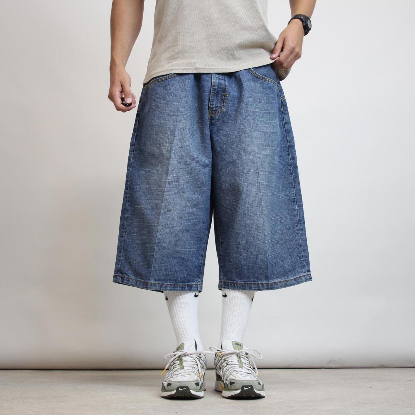 Baggy Rocawear skate jorts W40 long wide leg 90s style skater shorts embroidered design