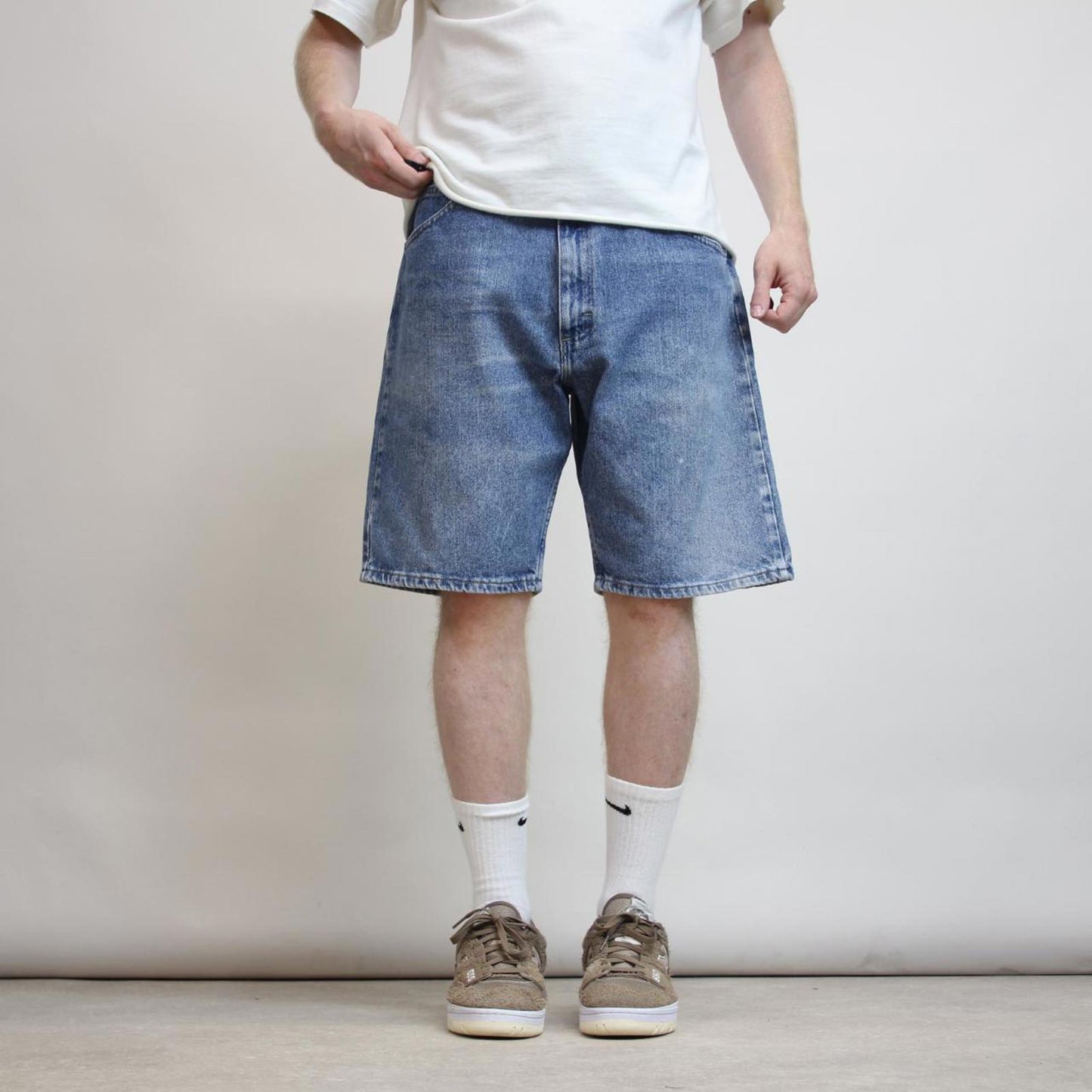 Loose Wrangler jorts W34
